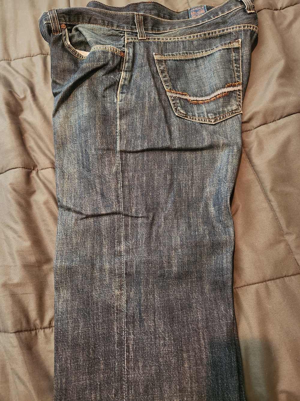 Lucky Brand Men's Faded Blue Straight Jeans